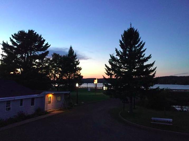 Bear Paw Inn Michigamme Exterior photo